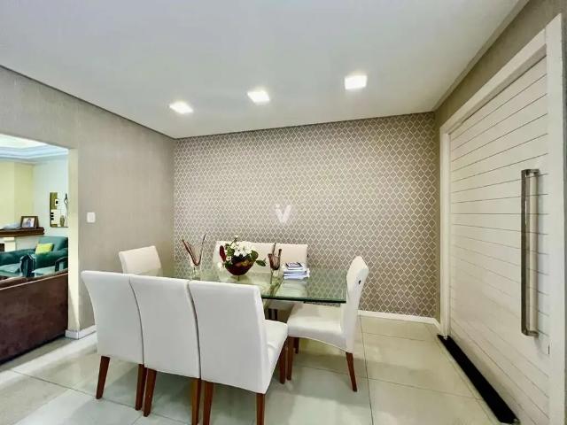 Casa / Sobrado para Venda em Santa Maria/RS Centro 4 Quartos