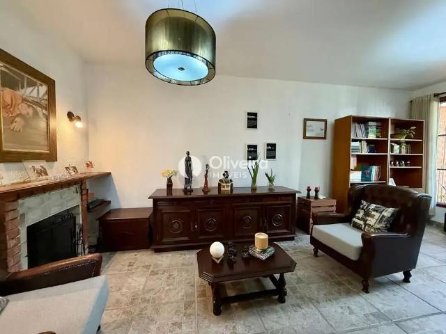 Casa / Sobrado para Venda em Santa Maria/RS Centro 4 Quartos