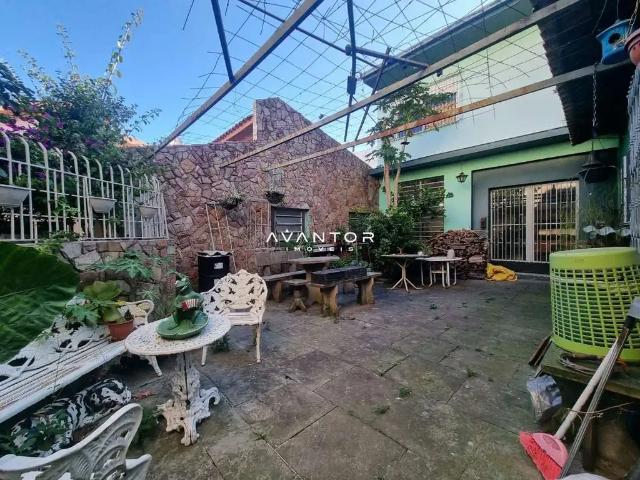 Casa / Sobrado para Venda em Santa Maria/RS Centro 6 Quartos