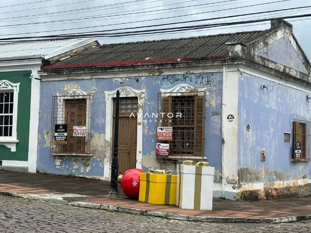 Casa / Sobrado para Venda em Santa Maria/RS Centro 3 Quartos