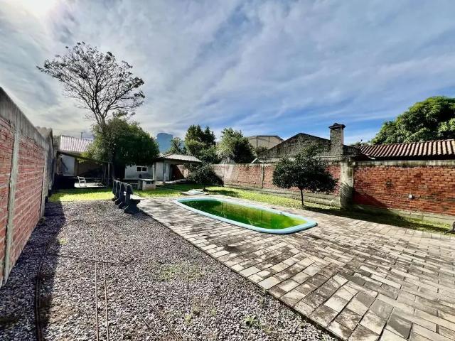 Casa / Sobrado para Venda em Santa Maria/RS Itararé 4 Quartos