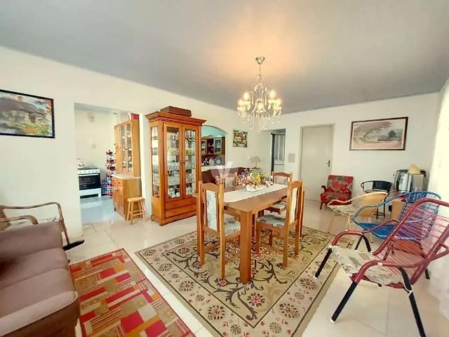 Casa / Sobrado para Venda em Santa Maria/RS Juscelino Kubitschek 3 Quartos