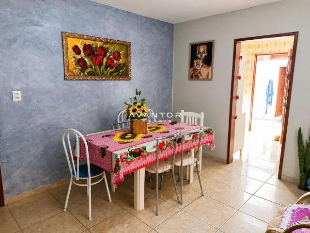 Casa / Sobrado para Venda em Santa Maria/RS Juscelino Kubitschek 3 Quartos