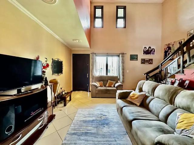Casa / Sobrado para Venda em Santa Maria/RS Juscelino Kubitschek 4 Quartos