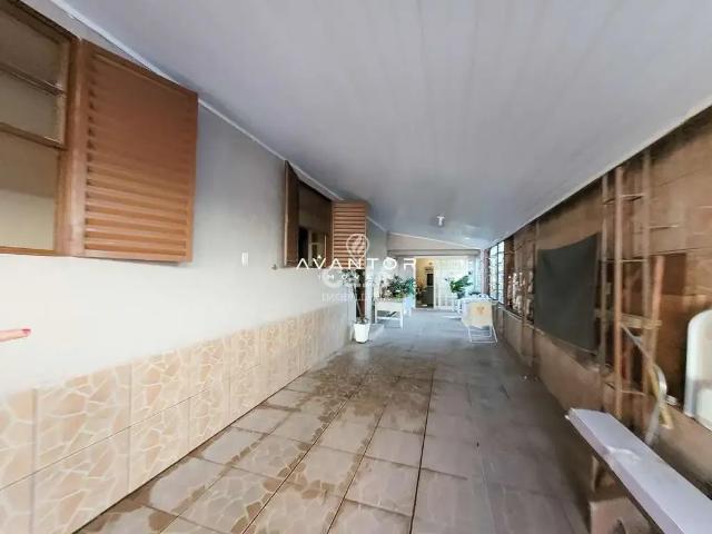 Casa / Sobrado para Venda em Santa Maria/RS Juscelino Kubitschek 4 Quartos