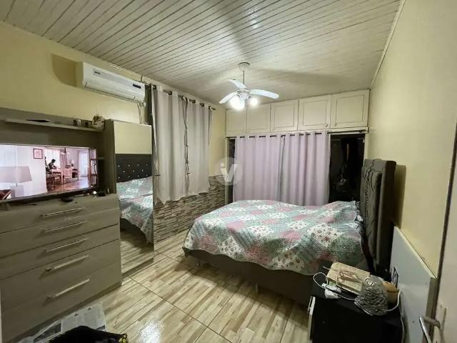 Casa / Sobrado para Venda em Santa Maria/RS Juscelino Kubitschek 4 Quartos