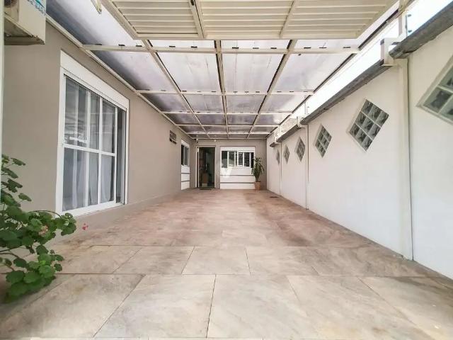 Casa / Sobrado para Venda em Santa Maria/RS Juscelino Kubitschek 5 Quartos