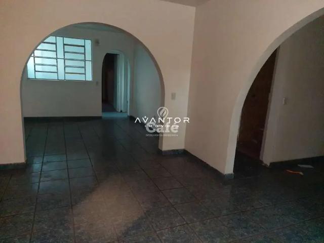 Casa / Sobrado para Venda em Santa Maria/RS Patronato 4 Quartos