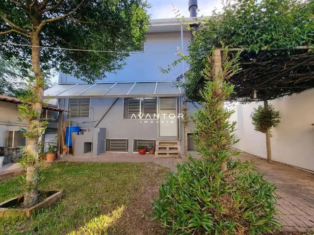Casa / Sobrado para Venda em Santa Maria/RS Patronato 4 Quartos
