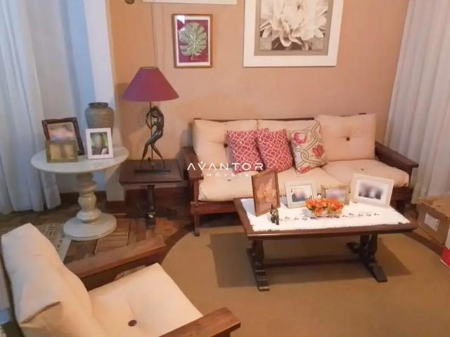Casa / Sobrado para Venda em Santa Maria/RS Patronato 4 Quartos