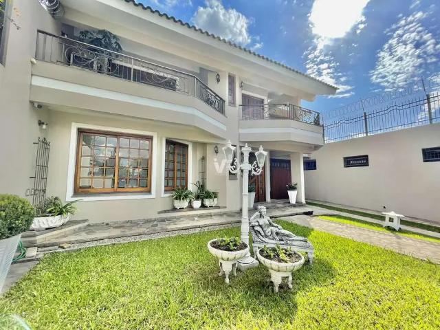 Casa / Sobrado para Venda em Santa Maria/RS Patronato 5 Quartos