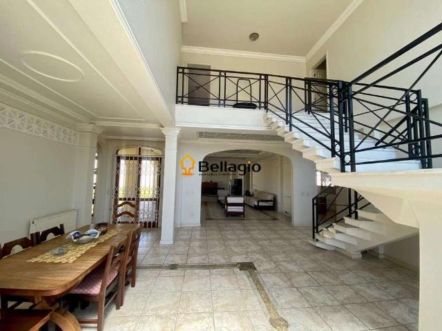 Casa / Sobrado para Venda em Santa Maria/RS Patronato 7 Quartos