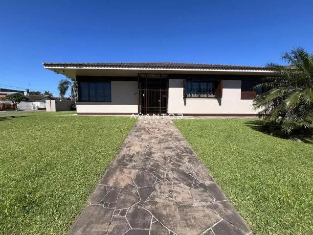 Casa / Sobrado para Venda em Santa Maria/RS Patronato 8 Quartos