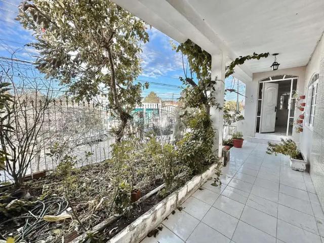 Casa / Sobrado para Venda em Santa Maria/RS Tancredo Neves 4 Quartos