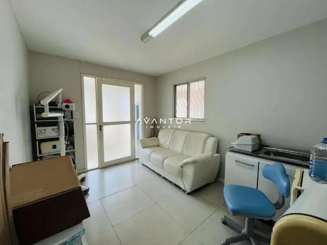 Casa / Sobrado para Venda em Santa Maria/RS Tancredo Neves 4 Quartos