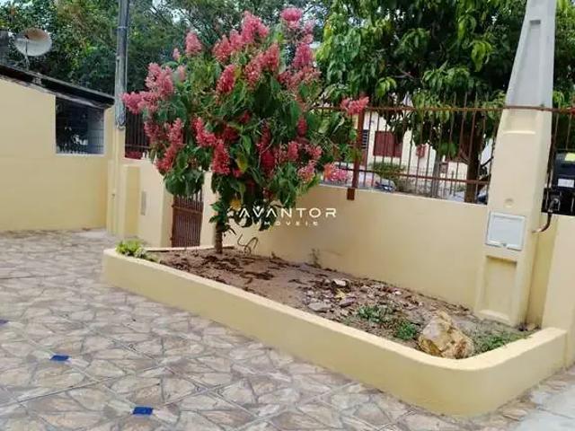 Casa / Sobrado para Venda em Santa Maria/RS Tancredo Neves 4 Quartos