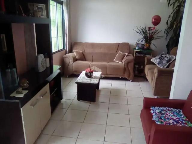 Casa / Sobrado para Venda em Santa Maria/RS Tancredo Neves 5 Quartos