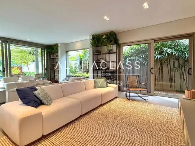 Casa / Sobrado para Venda em Santana de Parnaíba/SP Alphaville 4 Quartos