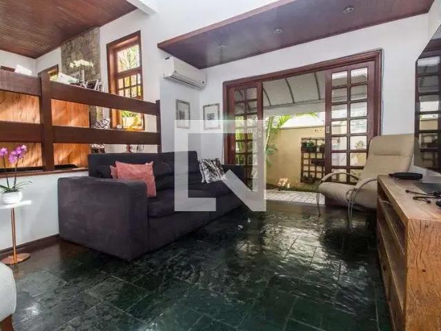Casa / Sobrado para Venda em Santana de Parnaíba/SP Alphaville 4 Quartos