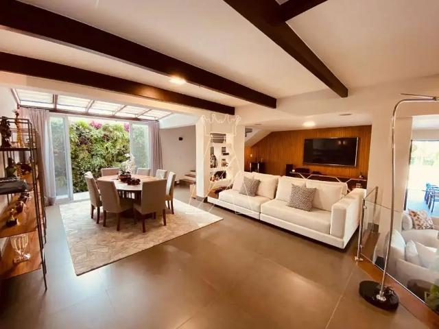 Casa / Sobrado para Venda em Santana de Parnaíba/SP Alphaville Residencial 10 4 Quartos