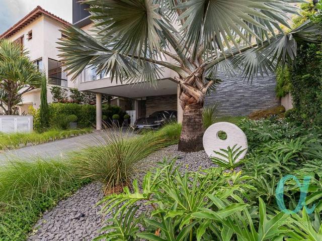 Casa / Sobrado para Venda em Santana de Parnaíba/SP Tamboré 4 Quartos