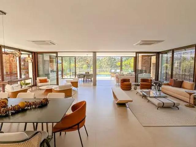 Casa / Sobrado para Venda em Santana de Parnaíba/SP Tamboré 5 Quartos