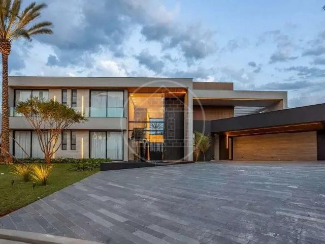 Casa / Sobrado para Venda em Santana de Parnaíba/SP Tamboré 5 Quartos