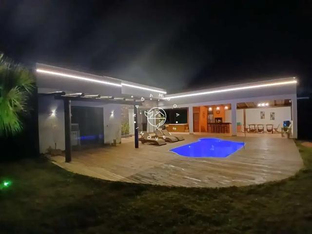 Casa / Sobrado para Venda em Santo Amaro da Imperatriz/SC Pagará 3 Quartos