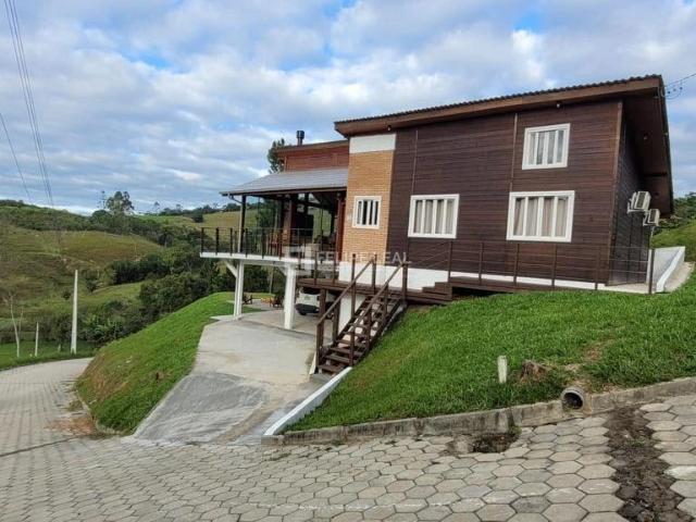 Casa / Sobrado para Venda em Santo Amaro da Imperatriz/SC Pagará 3 Quartos