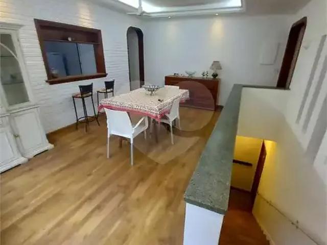 Casa / Sobrado para Venda em Santos/SP Aparecida 3 Quartos
