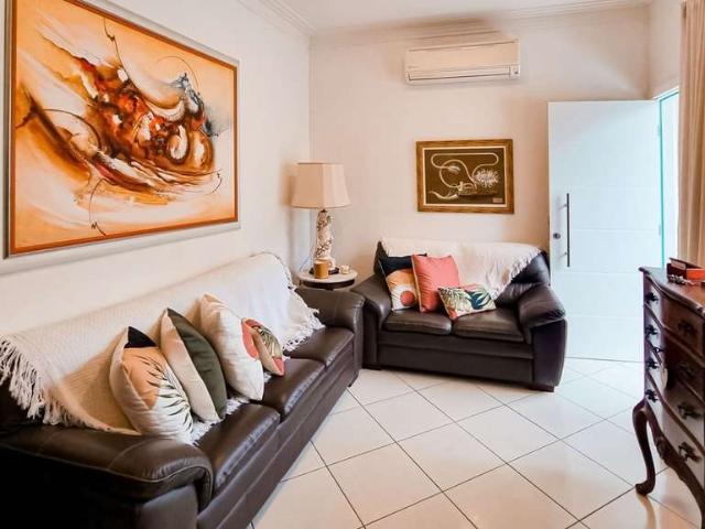 Casa / Sobrado para Venda em Santos/SP Campo Grande 3 Quartos