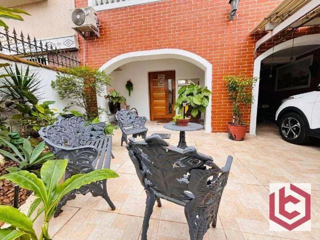 Casa / Sobrado para Venda em Santos/SP Embaré 3 Quartos