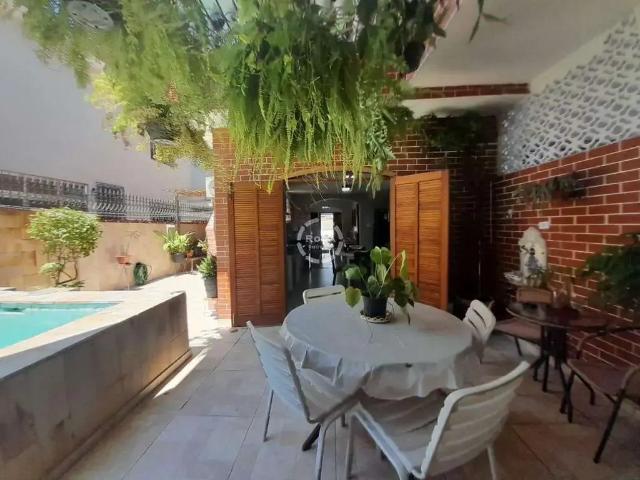 Casa / Sobrado para Venda em Santos/SP Embaré 3 Quartos