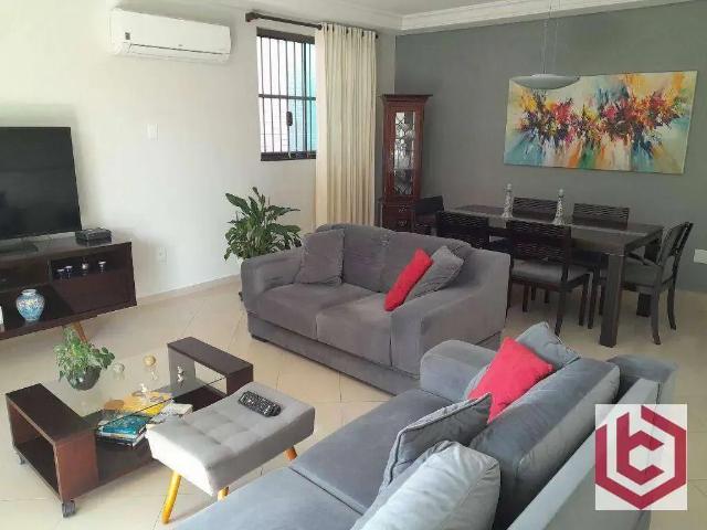 Casa / Sobrado para Venda em Santos/SP Embaré 3 Quartos