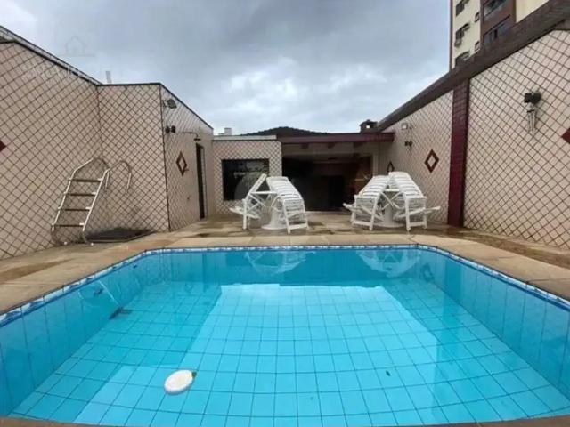 Casa / Sobrado para Venda em Santos/SP Embaré 5 Quartos