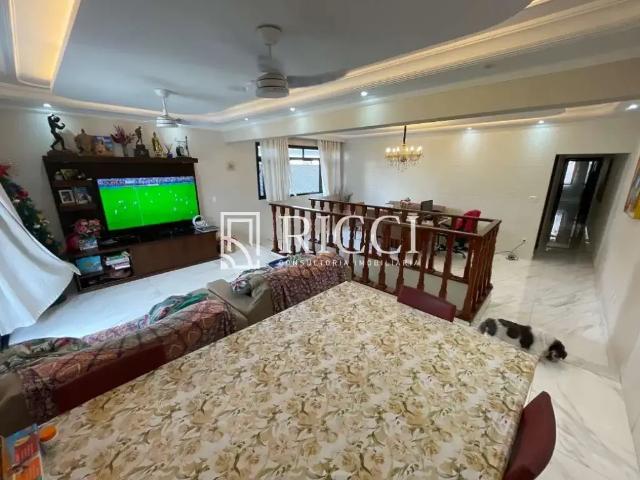Casa / Sobrado para Venda em Santos/SP Embaré 6 Quartos