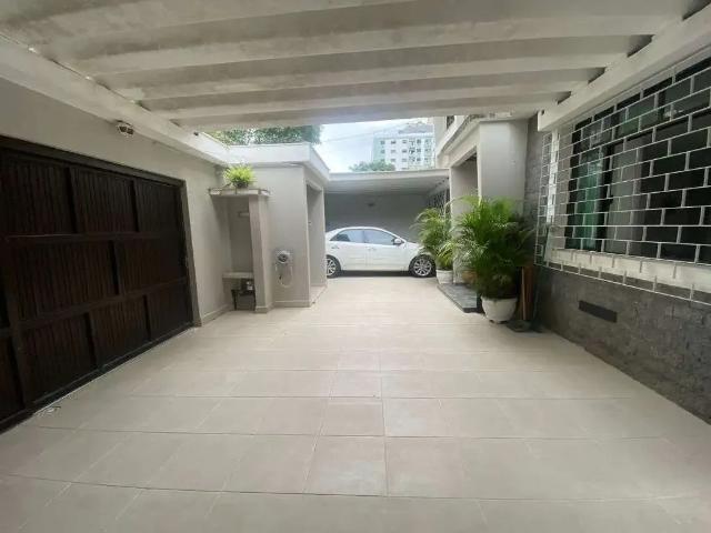 Casa / Sobrado para Venda em Santos/SP Ponta da Praia 5 Quartos