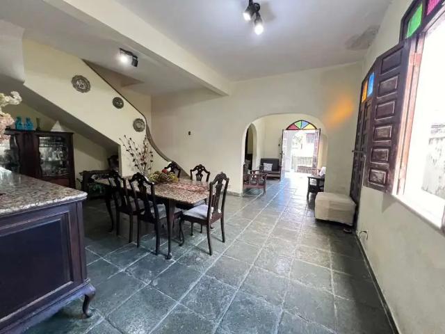Casa / Sobrado para Venda em Salvador/BA Amaralina 4 Quartos