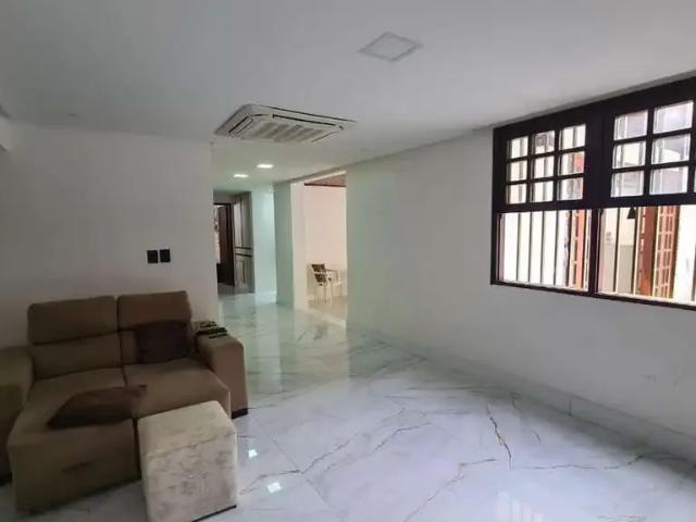 Casa / Sobrado para Venda em Salvador/BA Caminho das Árvores 4 Quartos