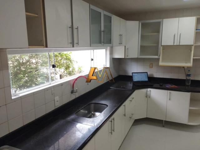 Casa / Sobrado para Venda em Salvador/BA Piatã 4 Quartos