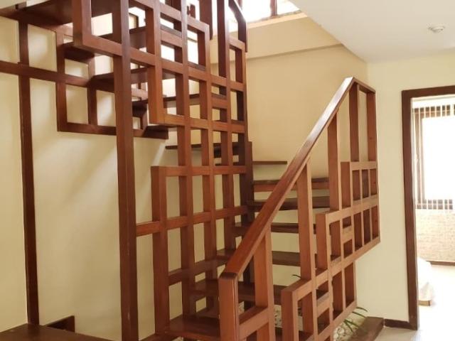 Casa / Sobrado para Venda em Salvador/BA Piatã 5 Quartos