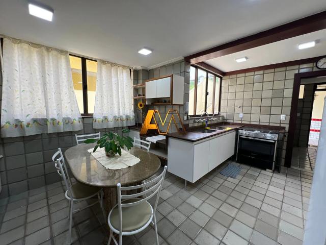 Casa / Sobrado para Venda em Salvador/BA Piatã 5 Quartos