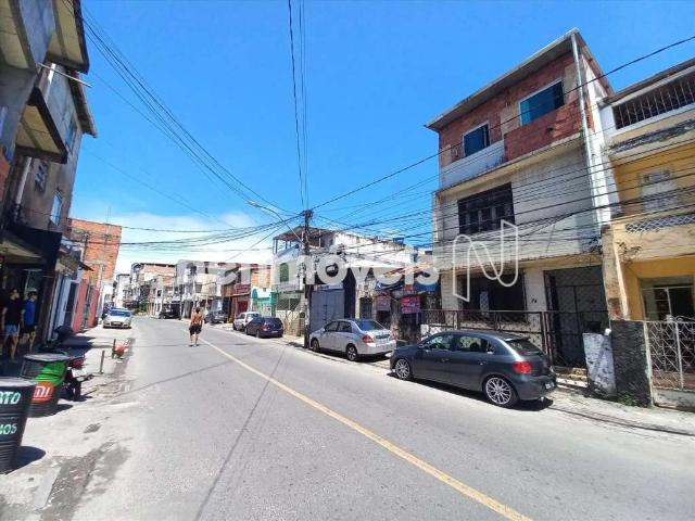 Casa / Sobrado para Venda em Salvador/BA Uruguai 4 Quartos
