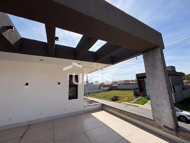 Casa / Sobrado para Venda em Senador Canedo/GO Jardins Capri 4 Quartos
