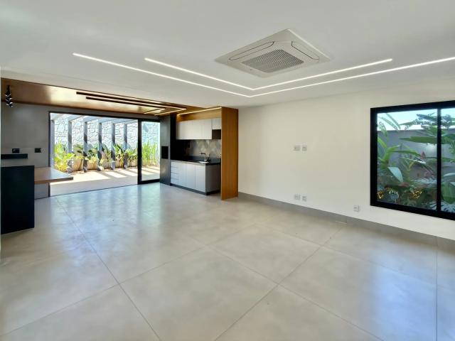 Casa / Sobrado para Venda em Senador Canedo/GO Jardins Capri 4 Quartos