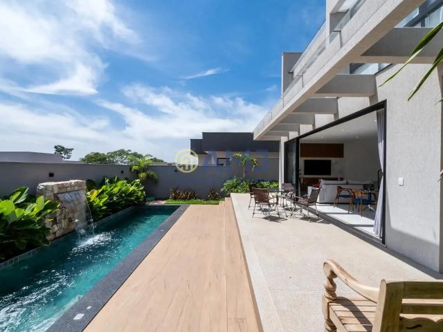 Casa / Sobrado para Venda em Senador Canedo/GO Jardins Nápoles 4 Quartos
