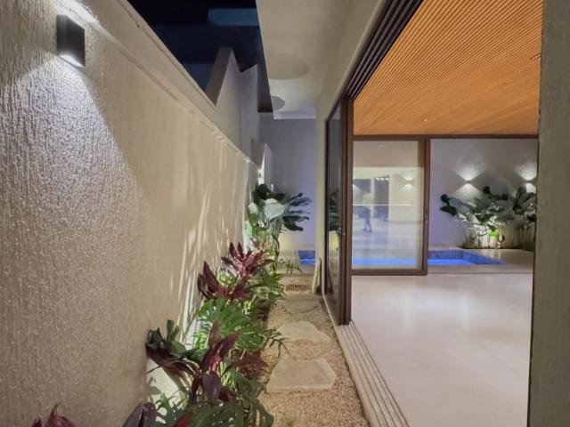 Casa / Sobrado para Venda em Senador Canedo/GO Setor Central 4 Quartos