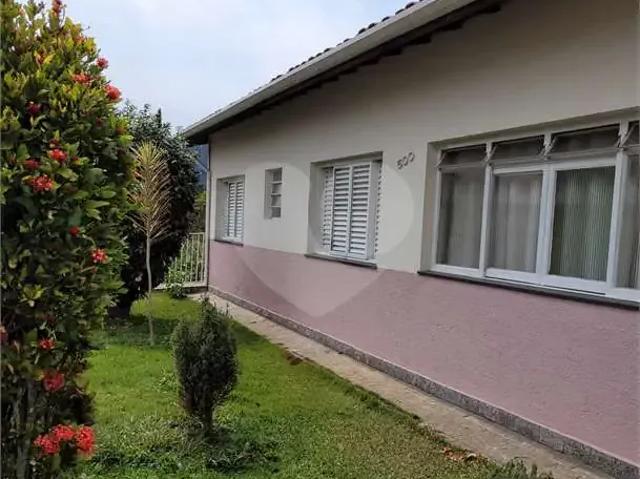 Casa / Sobrado para Venda em Serra Negra/SP Centro 5 Quartos
