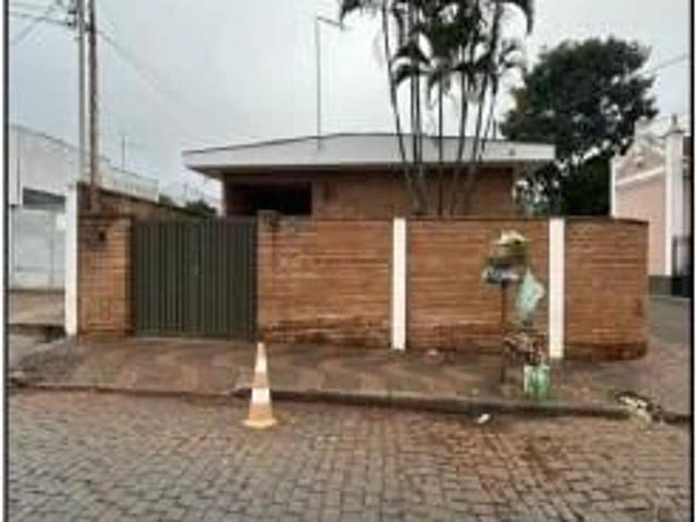 Casa / Sobrado para Venda em Serrana/SP Centro 4 Quartos