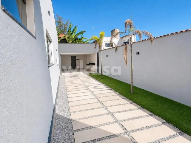 Casa / Sobrado para Venda em Serra/ES Jacaraípe 3 Quartos